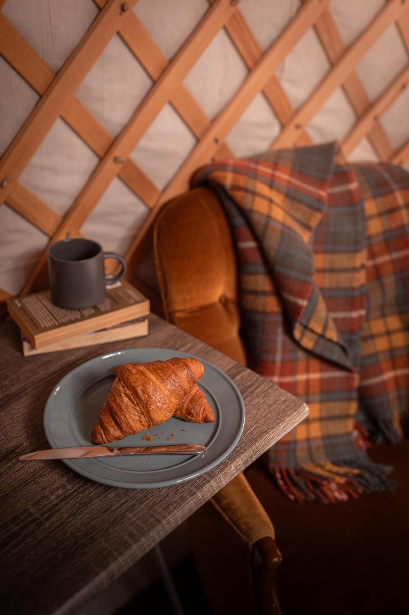 Hotel Gilfach Gower Farm Luxury Yurt With Hot Tub Ammanford Exteriér fotografie