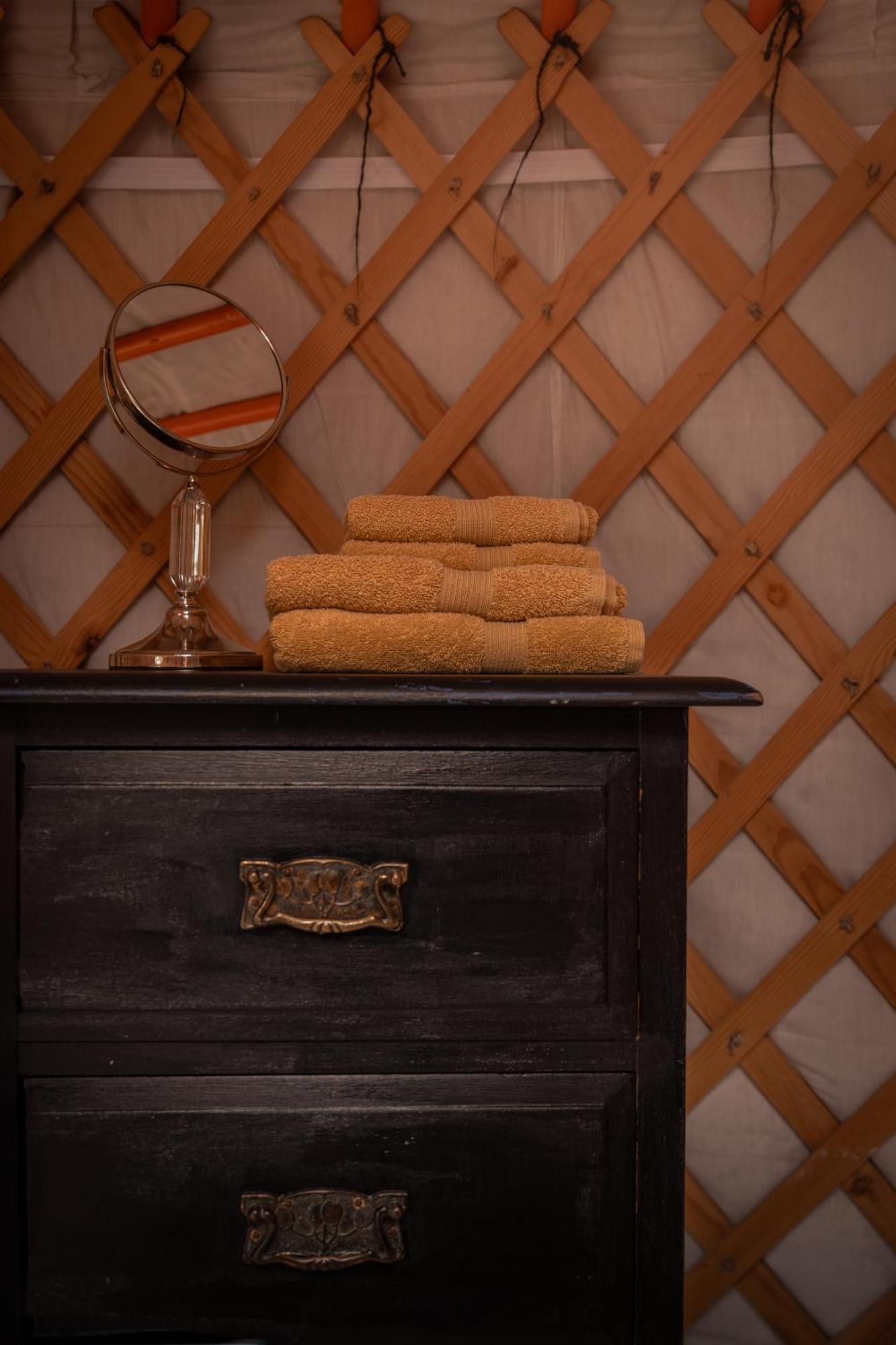 Hotel Gilfach Gower Farm Luxury Yurt With Hot Tub Ammanford Exteriér fotografie